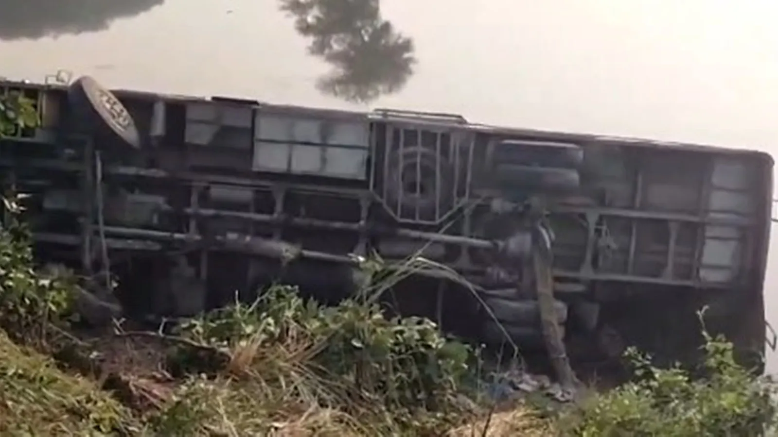 Bus carrying Bihar police personnel falls into ditch, 29 injured