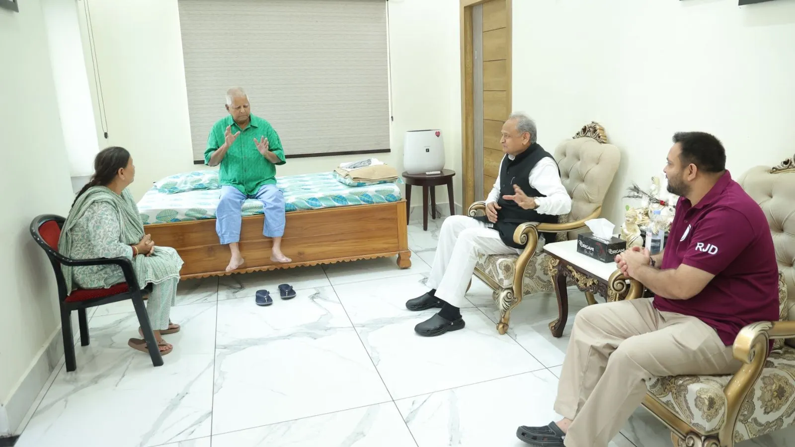 Bihar polls: Gehlot meets Lalu amidst seat-sharing row, says ‘all issues will be ironed out’