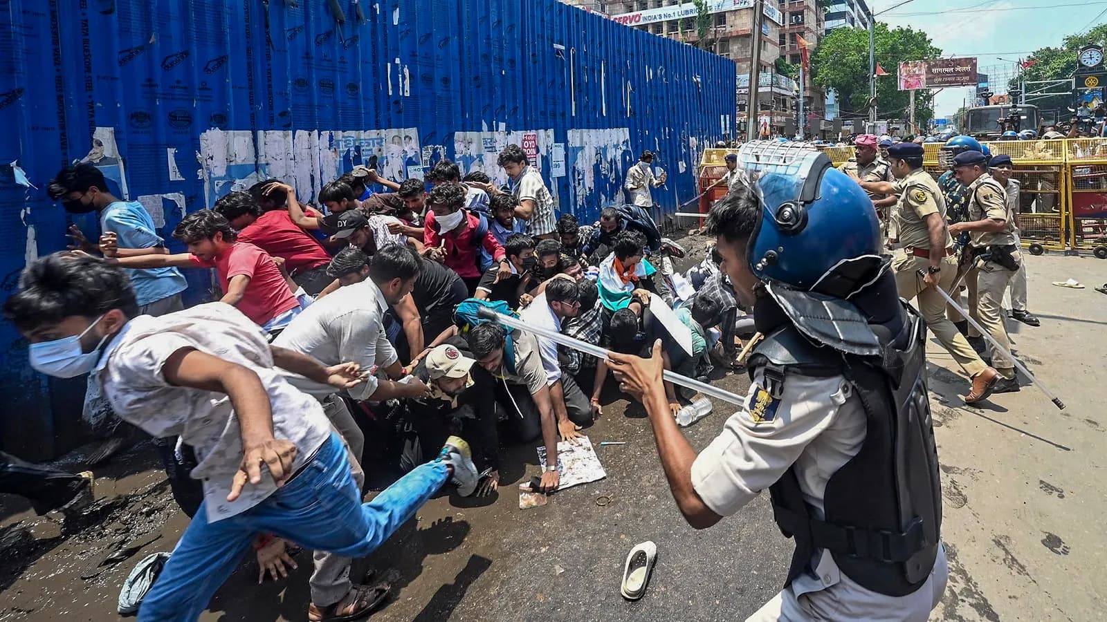 Protesters clash with police in Bihar amid call for statewide bandh, Tej Pratap detained in Patna