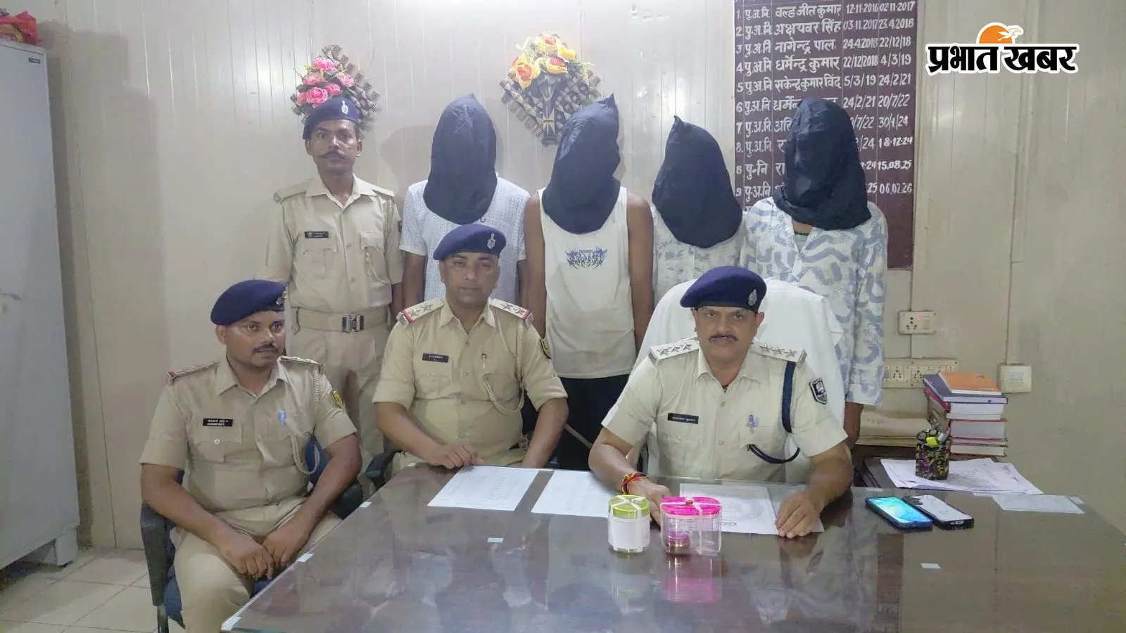 सीसीटीवी से खुलासा: चोरी का सामान बेचने जा रहे थे बदमाश, पिकअप समेत चार गिरफ्तार